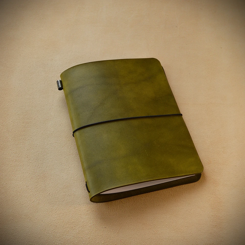 Cestovatelský klasický zápisník Traveler´s notebook zelená oliva